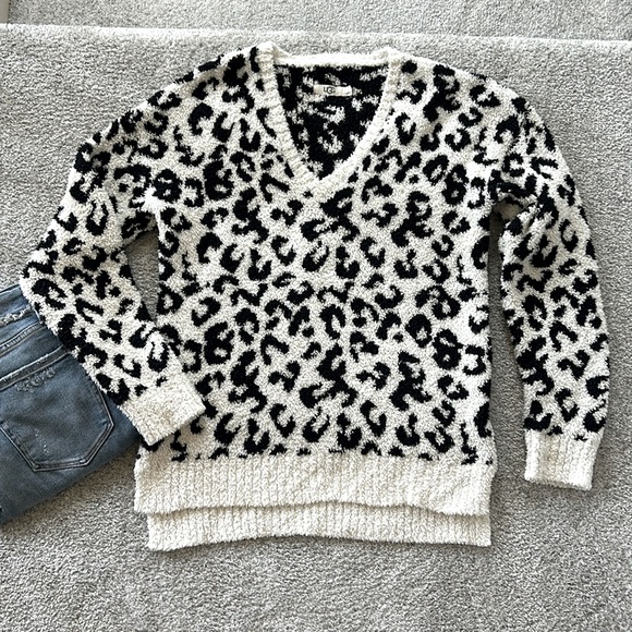 UGG Sweaters - UGG Cozy Animal Print V Neck Sweater